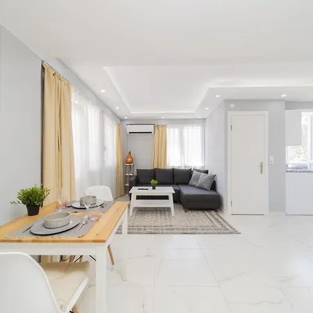 Cozy Flat W Balcony 5 Min To Beach In Apartman